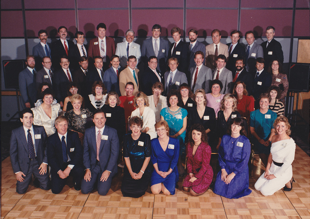 20th reunion.  FRONT ROW, KNEELING, left to right:
1.      JOE DOUGLAS
2.      Paul Simonis
3.      Ed Halbig
4.      Joyce Davis
5.      Sherrie Ackerman
6.      ?
7.      Karen Hull
8.      Dale Mirk
 
SECOND ROW, SITTING
1.     LISA HUGHES
2.      MARG